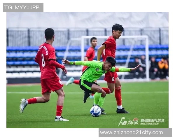 后卫足球明星高清照片展示让你领略绿茵场上的英姿与风采